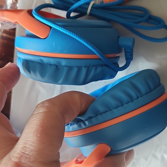 Awatrue Wired Headphones ☆ Model AT2 ☆ Kids Headphones ☆ New in Box ☆ - Picture 13 of 16